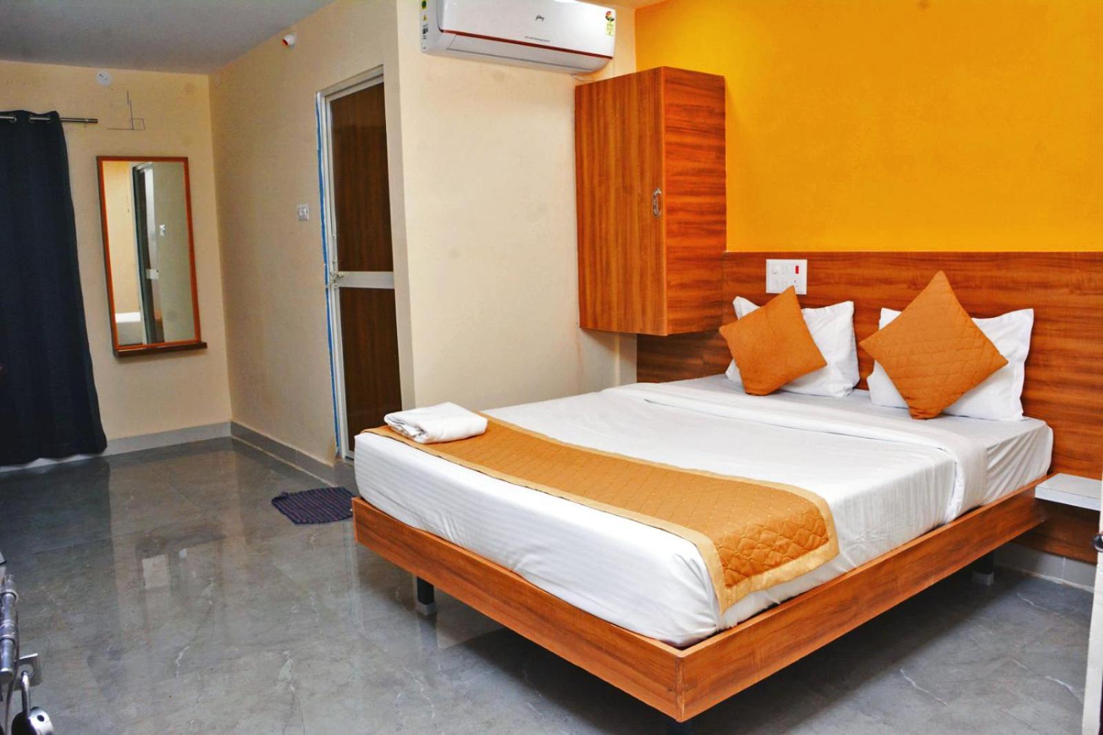 Udupi Deluxe Lodge Gulbarga Kalaburagi Exterior foto