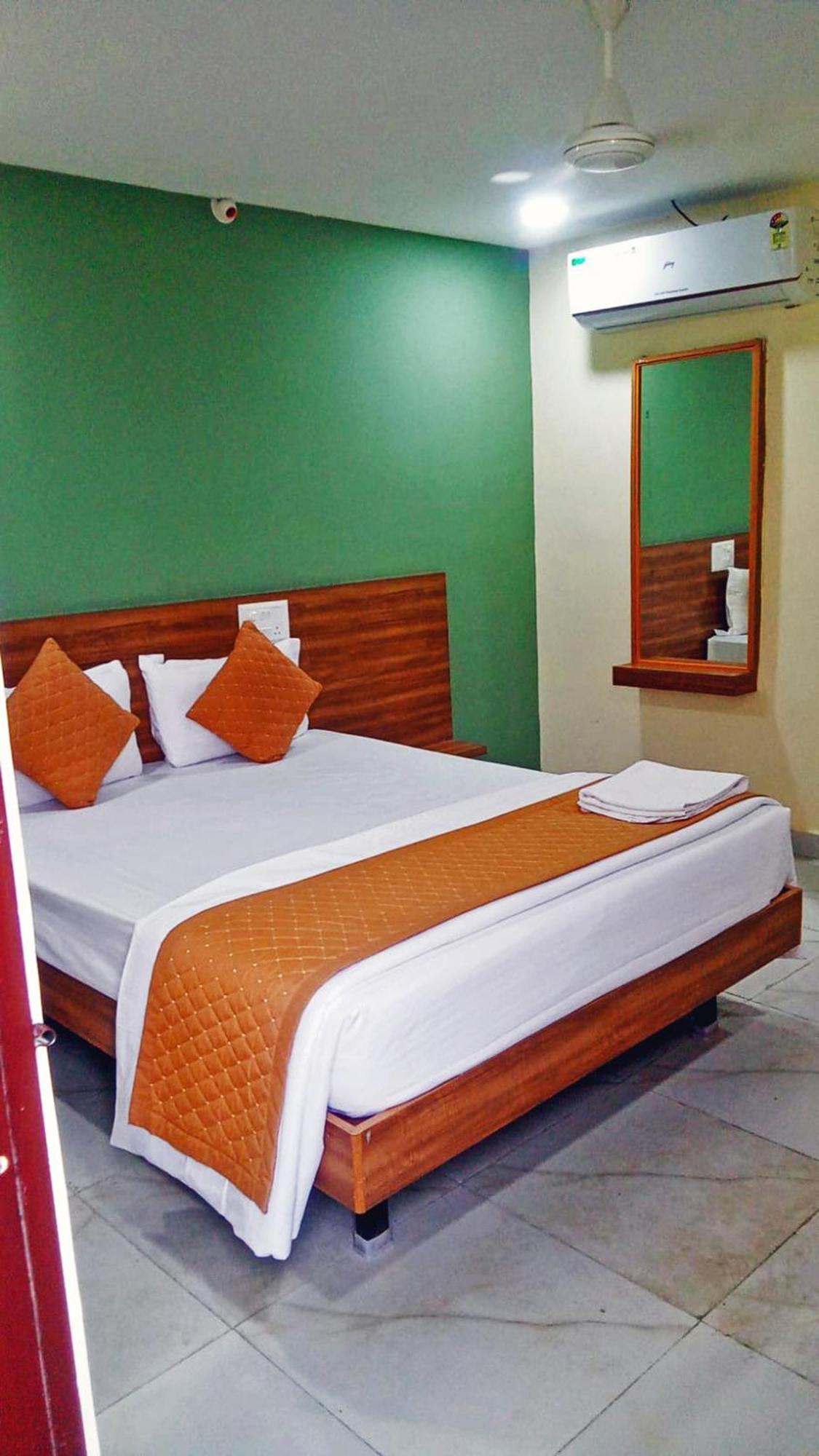 Udupi Deluxe Lodge Gulbarga Kalaburagi Exterior foto